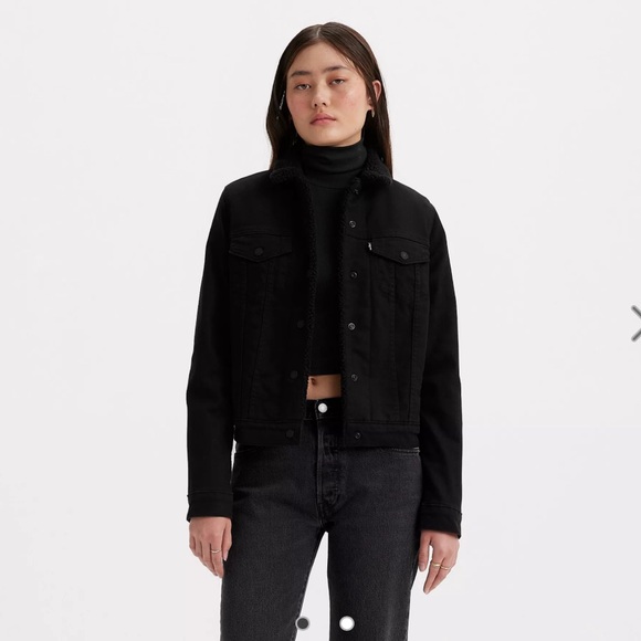 Levi's Jackets & Blazers - EX-BOYFRIEND SHERPA TRUCKER JACKET